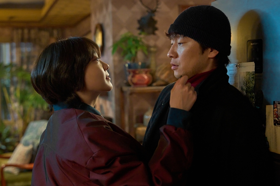 Son Suk Ku And Kim Da Mi Have A Tense Encounter In Upcoming Drama “Nine Puzzles”